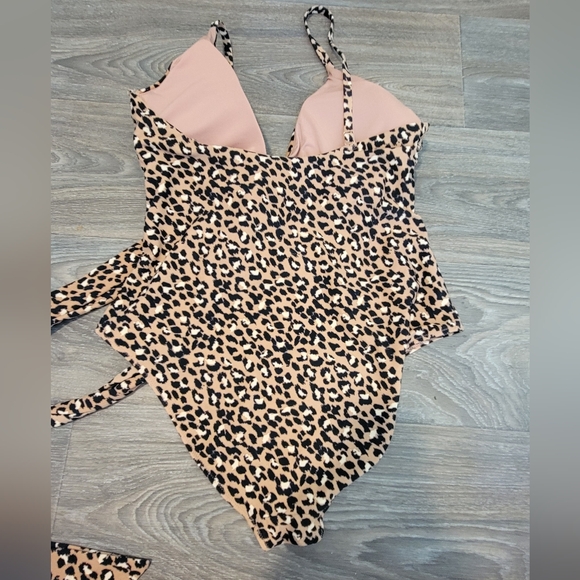 Aerie Leopard Full Coverage One Piece Wrap Swimsuit XXL - Picture 6 of 8